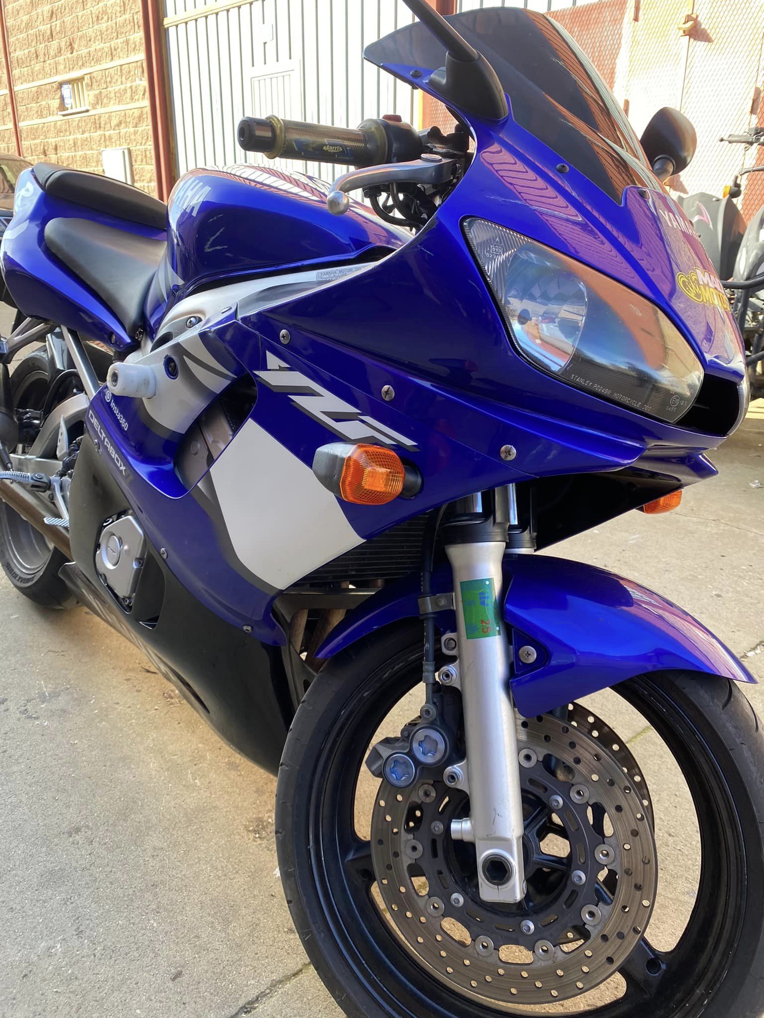 YAMAHA R6 2001 MadMotos